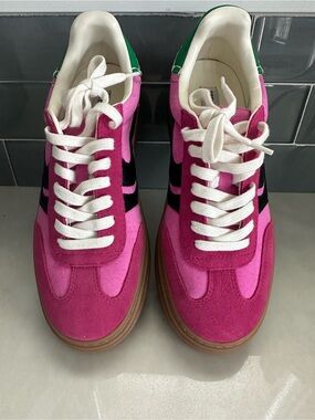 Steve Madden Bright Pink Suede Sneakers with Black Stripe Womens 8
